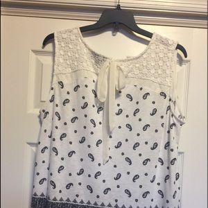 Sleeveless white and navy blue top size 3X